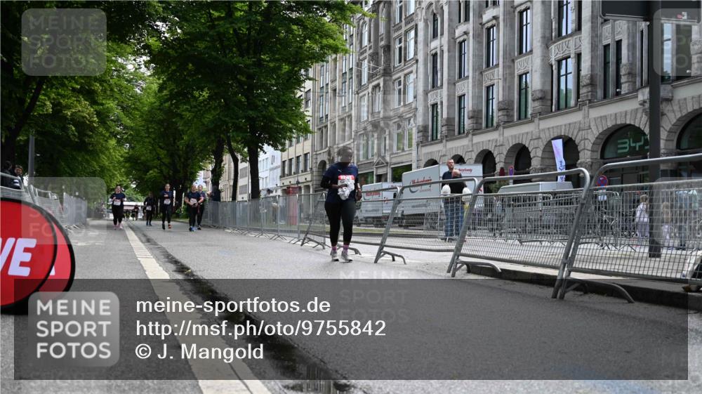 14.06.2026 - REWE Women's Run J. Mangold http://msf.ph/oto/9755842 14.06.2026 10:20:12 Ziel 10084 meine-sportfotos.de