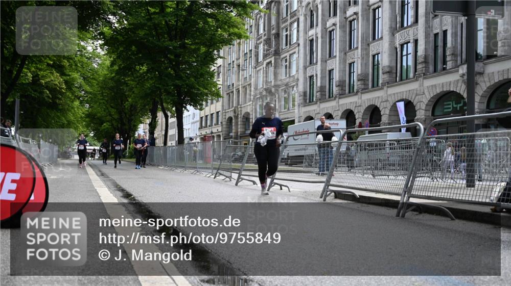14.06.2026 - REWE Women's Run J. Mangold http://msf.ph/oto/9755849 14.06.2026 10:20:13 Ziel 10084 meine-sportfotos.de