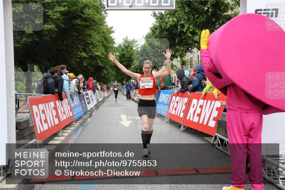 14.06.2026 - REWE Women's Run Strokosch-Dieckow http://msf.ph/oto/9755853 14.06.2026 09:47:02 Ziel 11492 meine-sportfotos.de