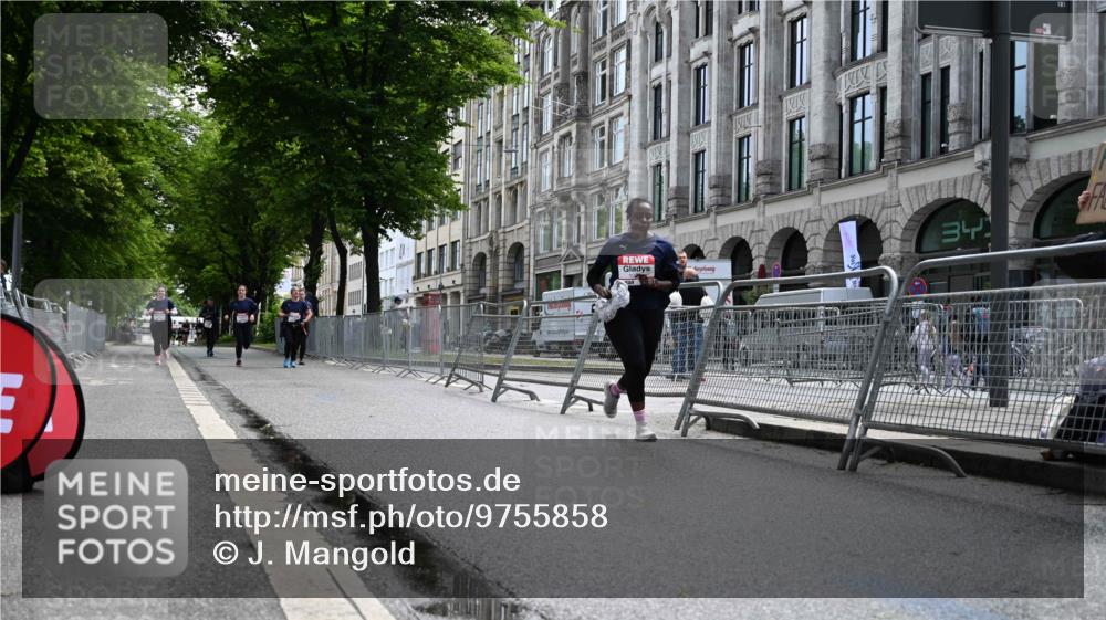 14.06.2026 - REWE Women's Run J. Mangold http://msf.ph/oto/9755858 14.06.2026 10:20:13 Ziel 10084 meine-sportfotos.de