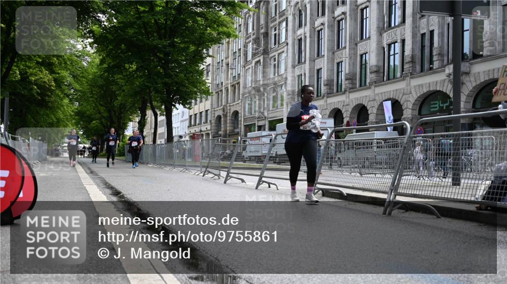14.06.2026 - REWE Women's Run J. Mangold http://msf.ph/oto/9755861 14.06.2026 10:20:13 Ziel 10084 meine-sportfotos.de
