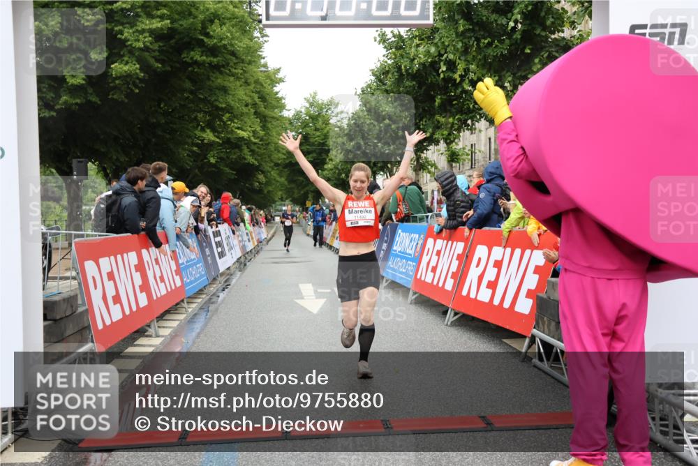 14.06.2026 - REWE Women's Run Strokosch-Dieckow http://msf.ph/oto/9755880 14.06.2026 09:47:01 Ziel 11492 meine-sportfotos.de