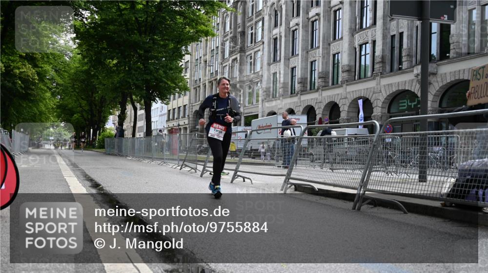 14.06.2026 - REWE Women's Run J. Mangold http://msf.ph/oto/9755884 14.06.2026 10:20:26 Ziel 10485, 10767, 11054 meine-sportfotos.de