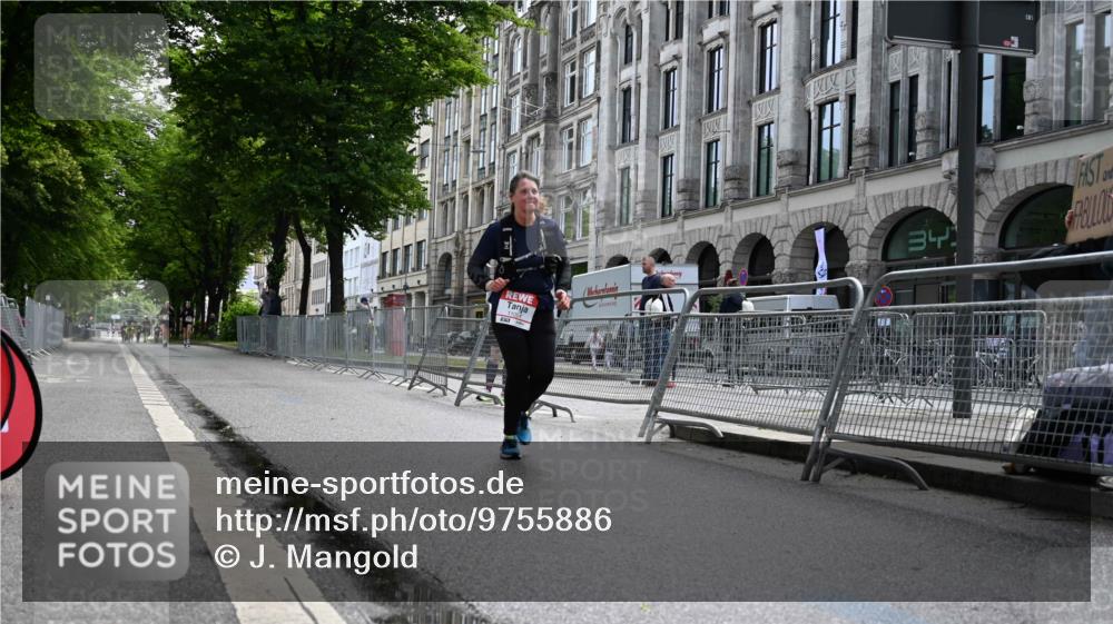 14.06.2026 - REWE Women's Run J. Mangold http://msf.ph/oto/9755886 14.06.2026 10:20:26 Ziel 10485, 10767, 11054 meine-sportfotos.de