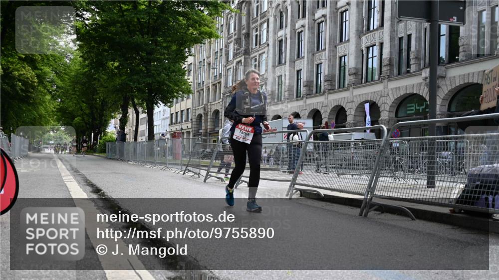 14.06.2026 - REWE Women's Run J. Mangold http://msf.ph/oto/9755890 14.06.2026 10:20:27 Ziel 10485, 10767, 11054 meine-sportfotos.de