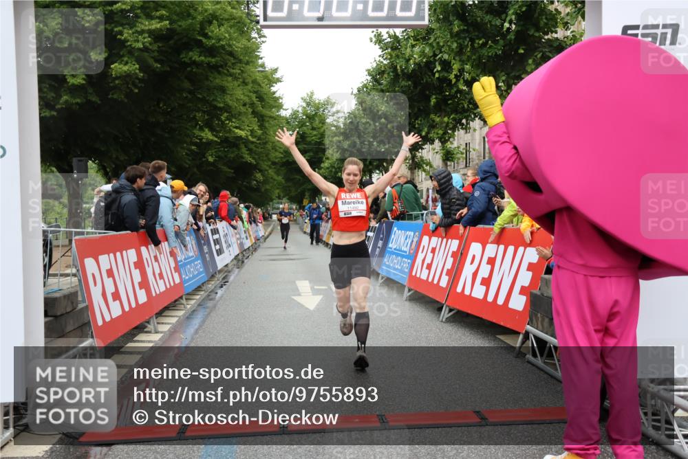 14.06.2026 - REWE Women's Run Strokosch-Dieckow http://msf.ph/oto/9755893 14.06.2026 09:47:01 Ziel 11492 meine-sportfotos.de