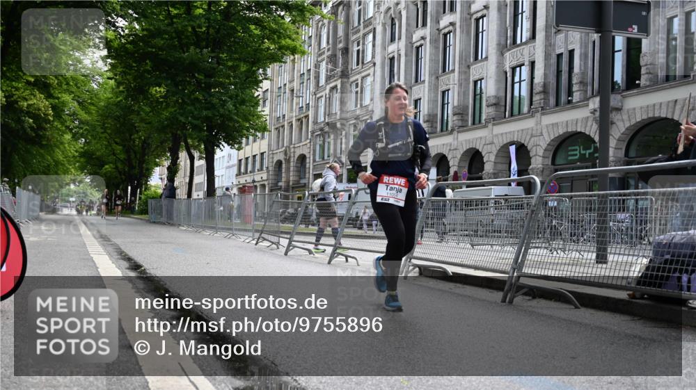 14.06.2026 - REWE Women's Run J. Mangold http://msf.ph/oto/9755896 14.06.2026 10:20:27 Ziel 10485, 10767, 11054 meine-sportfotos.de