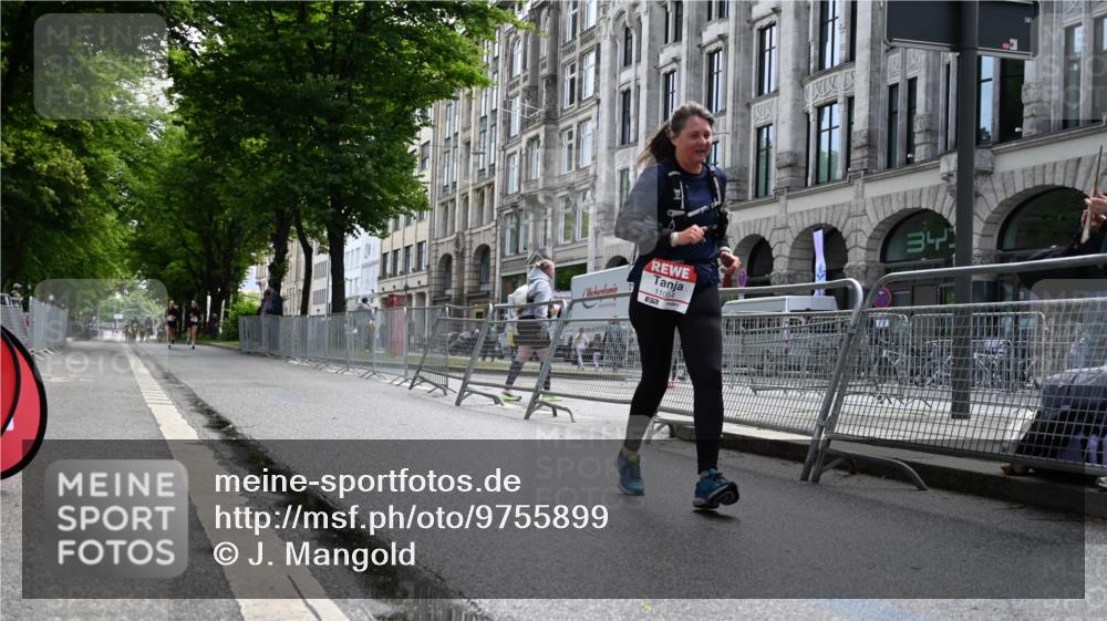 14.06.2026 - REWE Women's Run J. Mangold http://msf.ph/oto/9755899 14.06.2026 10:20:27 Ziel 10485, 10767, 11054 meine-sportfotos.de