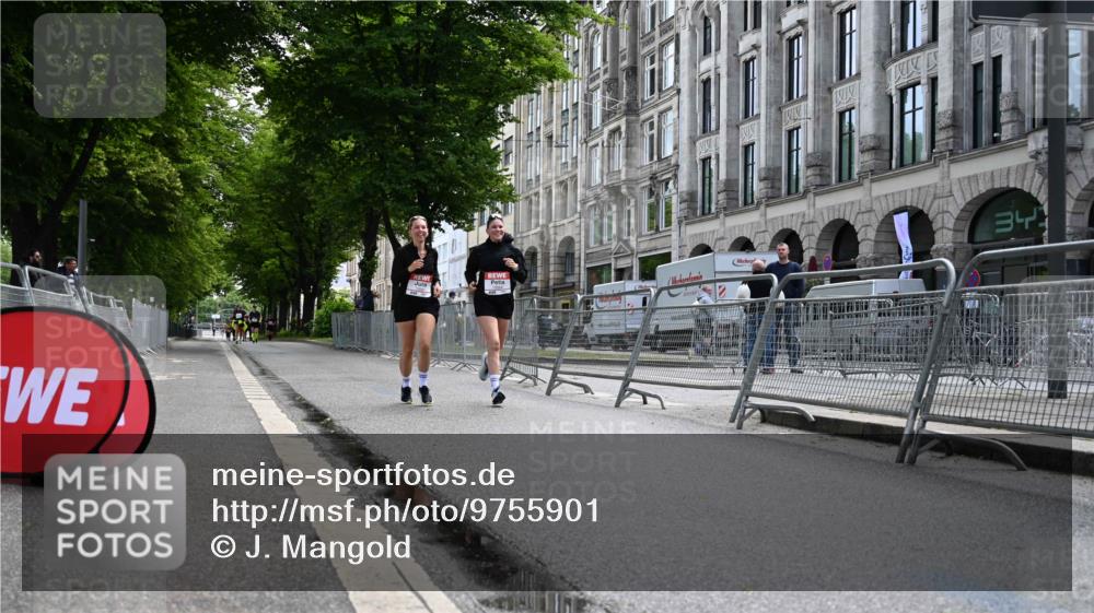 14.06.2026 - REWE Women's Run J. Mangold http://msf.ph/oto/9755901 14.06.2026 10:20:40 Ziel 10044, 10045 meine-sportfotos.de