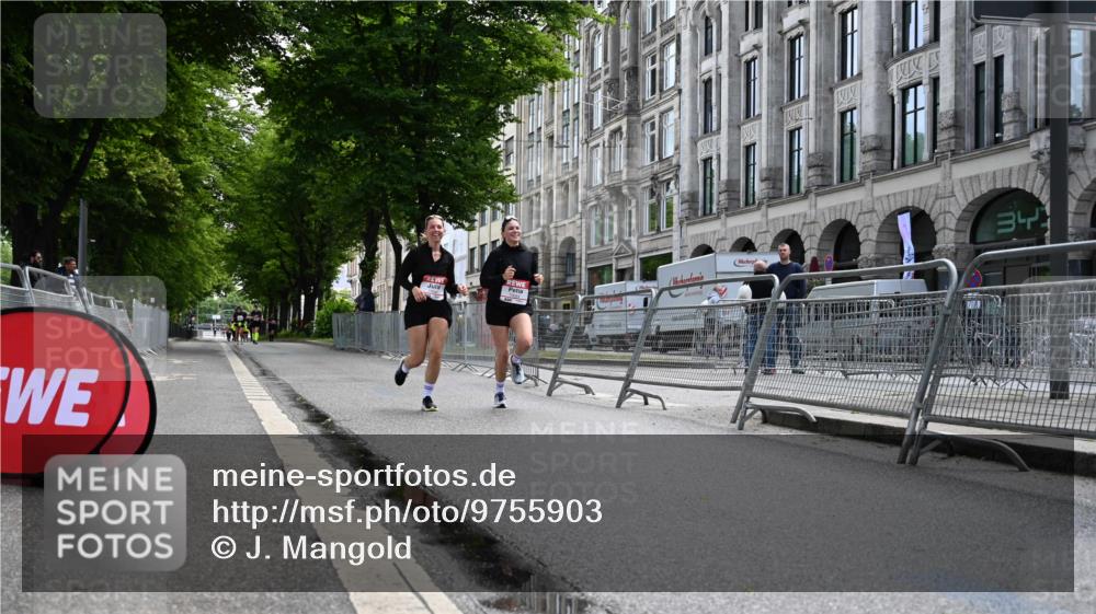 14.06.2026 - REWE Women's Run J. Mangold http://msf.ph/oto/9755903 14.06.2026 10:20:40 Ziel 10044, 10045 meine-sportfotos.de