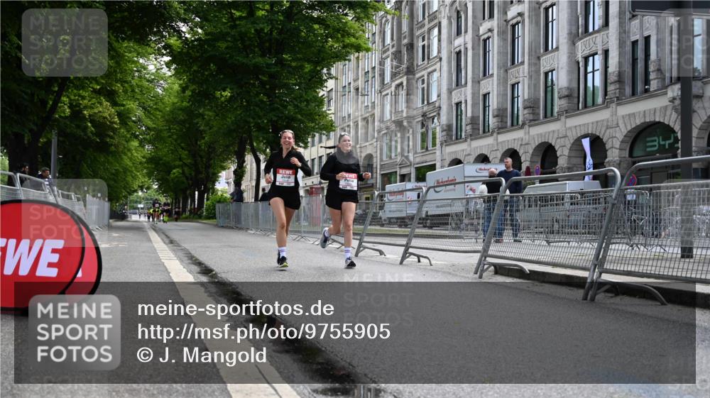 14.06.2026 - REWE Women's Run J. Mangold http://msf.ph/oto/9755905 14.06.2026 10:20:41 Ziel 10044, 10045 meine-sportfotos.de