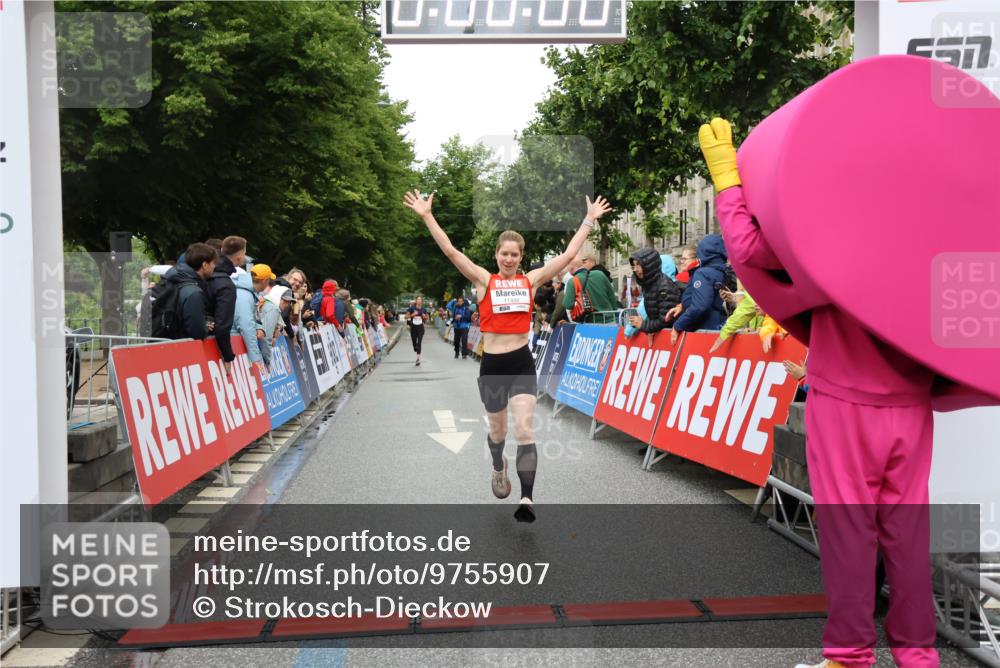 14.06.2026 - REWE Women's Run Strokosch-Dieckow http://msf.ph/oto/9755907 14.06.2026 09:47:01 Ziel 11492 meine-sportfotos.de