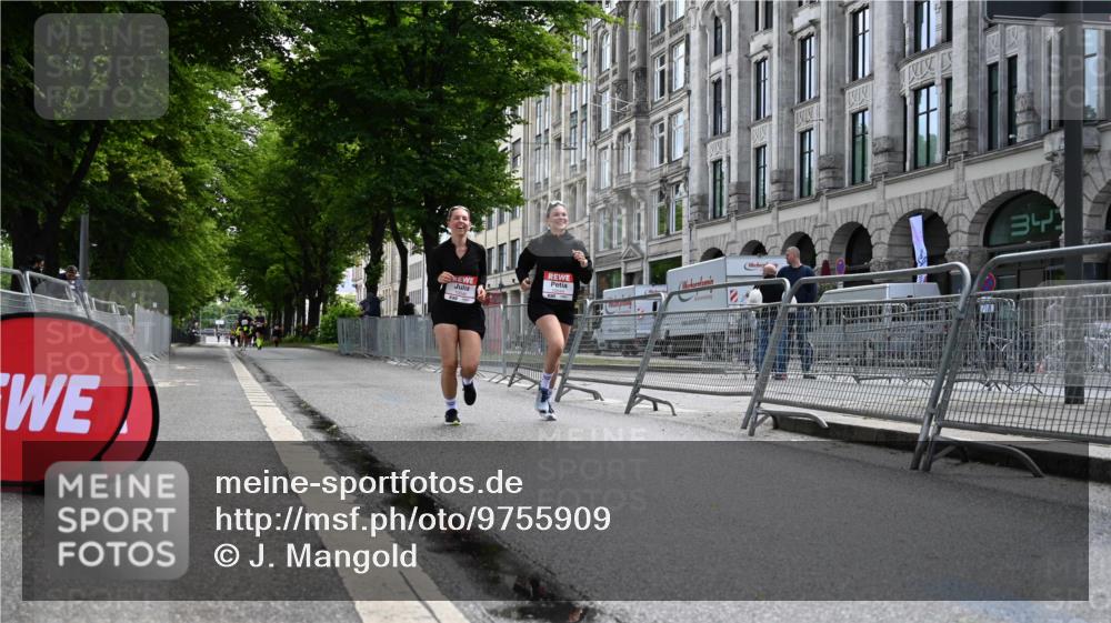 14.06.2026 - REWE Women's Run J. Mangold http://msf.ph/oto/9755909 14.06.2026 10:20:41 Ziel 10044, 10045 meine-sportfotos.de