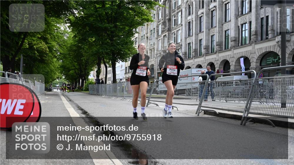 14.06.2026 - REWE Women's Run J. Mangold http://msf.ph/oto/9755918 14.06.2026 10:20:42 Ziel 10044, 10045 meine-sportfotos.de