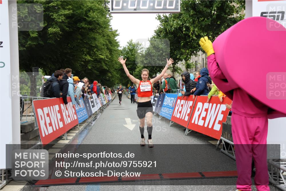 14.06.2026 - REWE Women's Run Strokosch-Dieckow http://msf.ph/oto/9755921 14.06.2026 09:47:01 Ziel 11492 meine-sportfotos.de