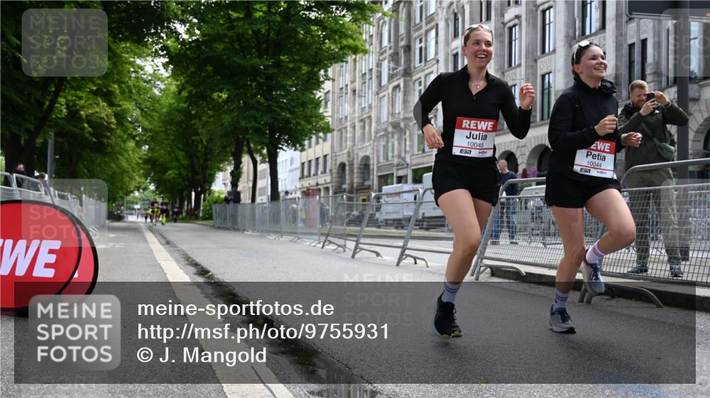 14.06.2026 - REWE Women's Run J. Mangold http://msf.ph/oto/9755931 14.06.2026 10:20:43 Ziel 10044, 10045 meine-sportfotos.de