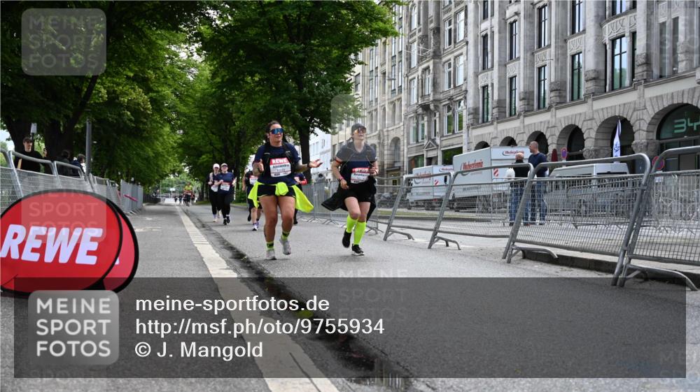 14.06.2026 - REWE Women's Run J. Mangold http://msf.ph/oto/9755934 14.06.2026 10:21:04 Ziel 10520, 10714, 11249, 11256 meine-sportfotos.de