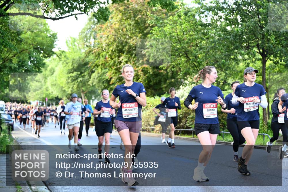 14.06.2026 - REWE Women's Run Dr. Thomas Lammeyer http://msf.ph/oto/9755935 14.06.2026 09:19:33 Laufen 10301, 57, 10602, 10995, 57, 557 meine-sportfotos.de