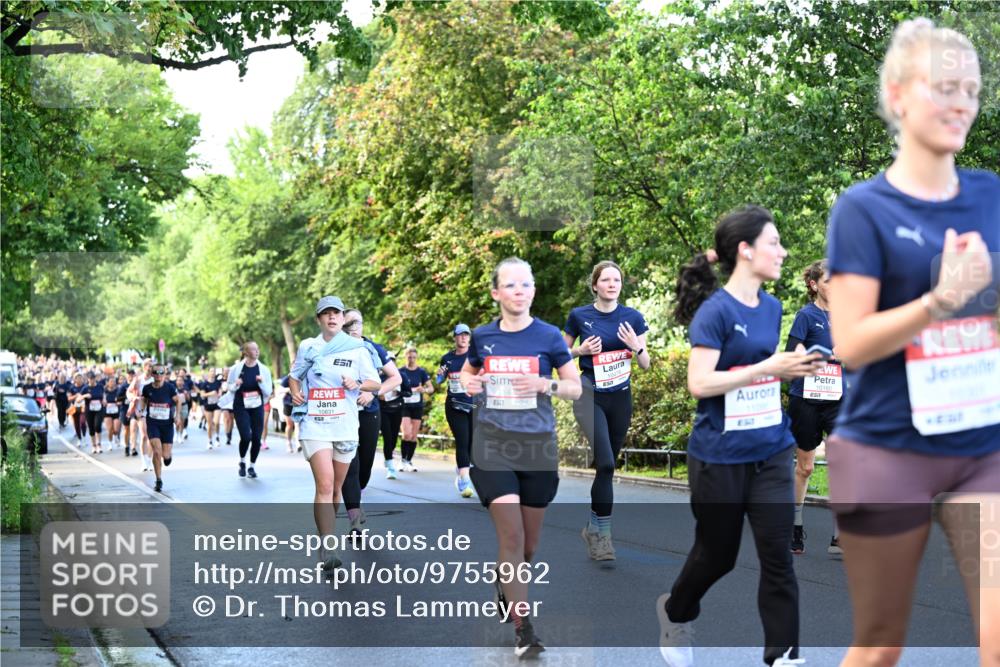 14.06.2026 - REWE Women's Run Dr. Thomas Lammeyer http://msf.ph/oto/9755962 14.06.2026 09:19:35 Laufen 67, 57, 11095 meine-sportfotos.de