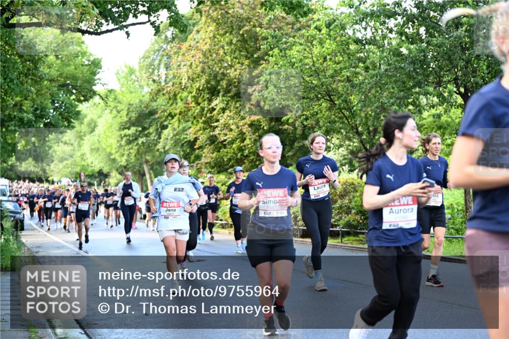 14.06.2026 - REWE Women's Run Dr. Thomas Lammeyer http://msf.ph/oto/9755964 14.06.2026 09:19:35 Laufen 11472, 17, 10476, 10831, 11095, 0160 meine-sportfotos.de
