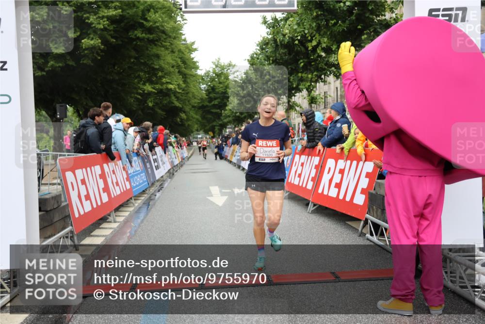14.06.2026 - REWE Women's Run Strokosch-Dieckow http://msf.ph/oto/9755970 14.06.2026 09:46:52 Ziel 10892, 11520 meine-sportfotos.de