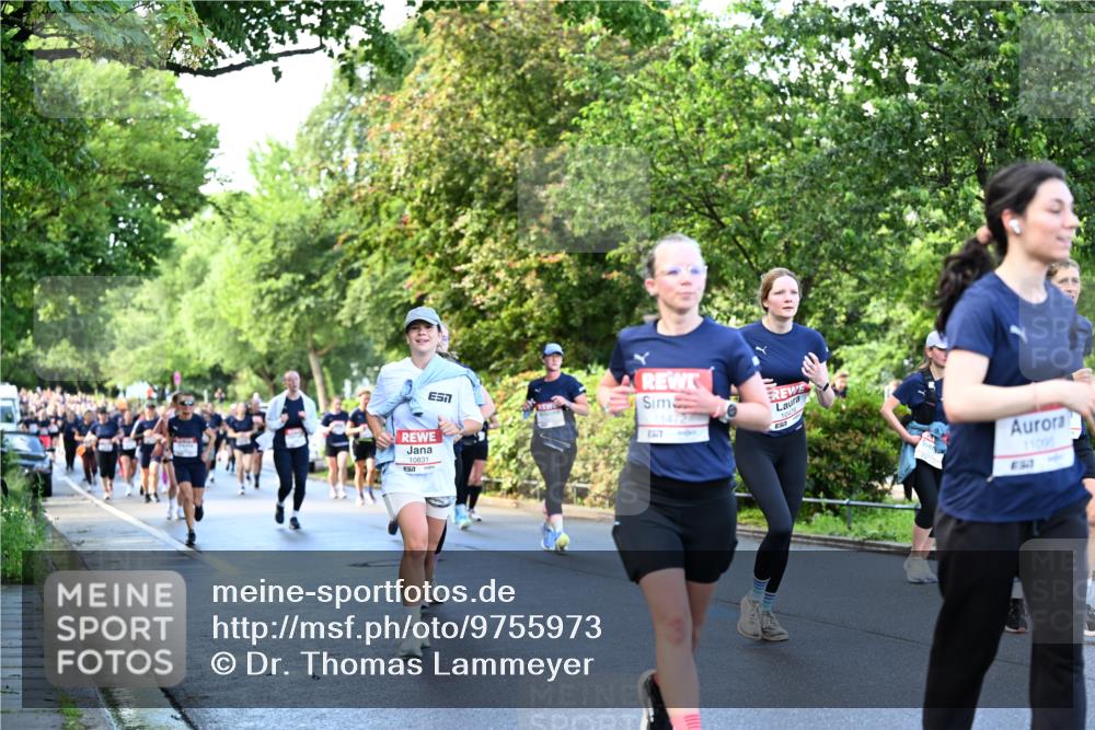 14.06.2026 - REWE Women's Run Dr. Thomas Lammeyer http://msf.ph/oto/9755973 14.06.2026 09:19:36 Laufen 10831, 67, 1472, 10476, 57, 11095 meine-sportfotos.de