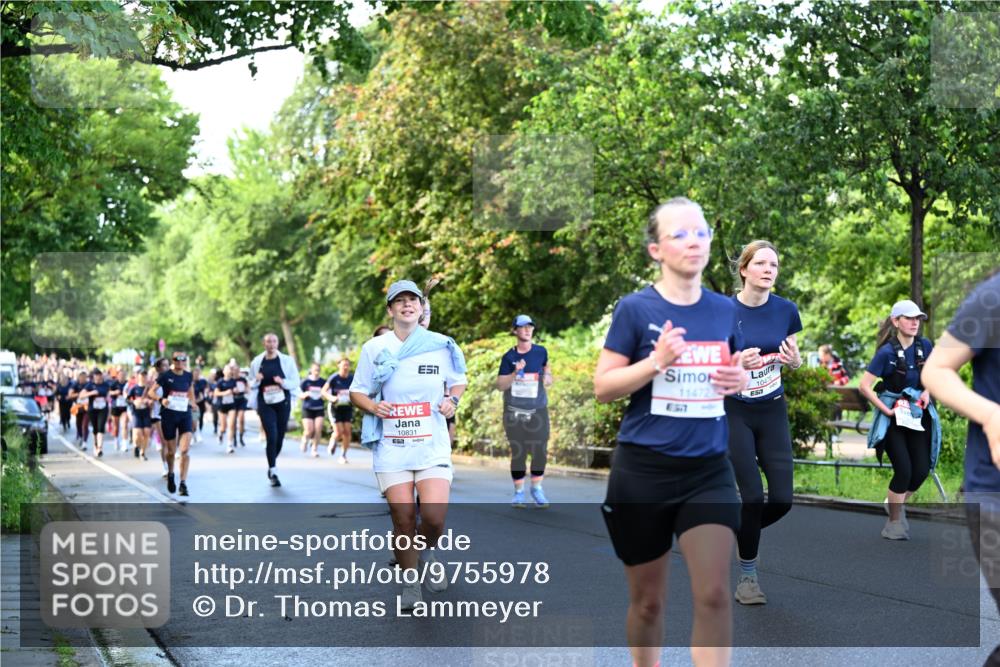 14.06.2026 - REWE Women's Run Dr. Thomas Lammeyer http://msf.ph/oto/9755978 14.06.2026 09:19:36 Laufen 10831, 57, 11472, 10476, 571 meine-sportfotos.de