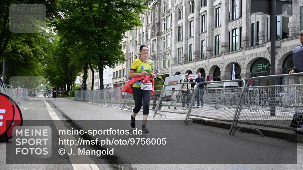 14.06.2026 - REWE Women's Run J. Mangold http://msf.ph/oto/9756005 14.06.2026 10:21:25 Ziel 10599 meine-sportfotos.de