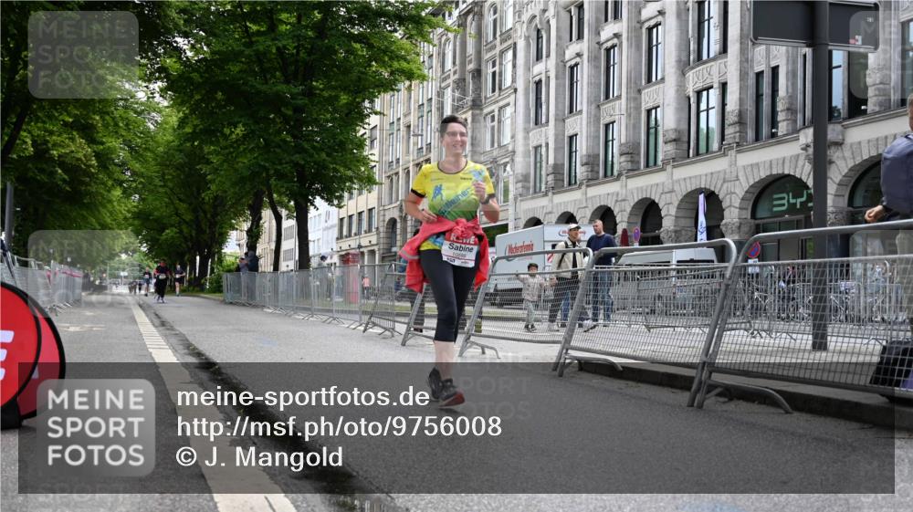 14.06.2026 - REWE Women's Run J. Mangold http://msf.ph/oto/9756008 14.06.2026 10:21:25 Ziel 10599 meine-sportfotos.de