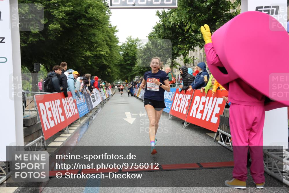 14.06.2026 - REWE Women's Run Strokosch-Dieckow http://msf.ph/oto/9756012 14.06.2026 09:46:52 Ziel 10892, 11520 meine-sportfotos.de