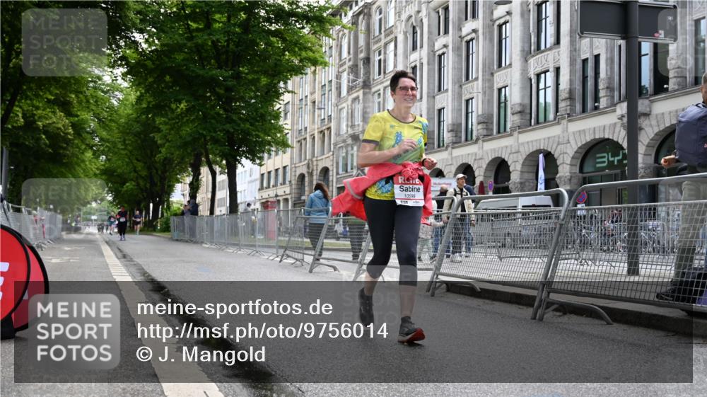 14.06.2026 - REWE Women's Run J. Mangold http://msf.ph/oto/9756014 14.06.2026 10:21:26 Ziel 10599 meine-sportfotos.de