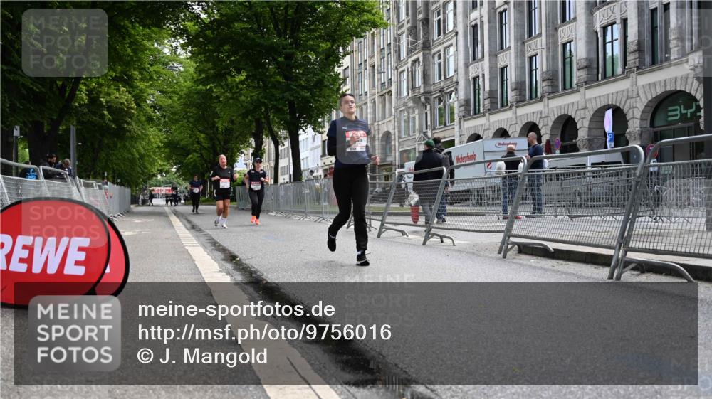 14.06.2026 - REWE Women's Run J. Mangold http://msf.ph/oto/9756016 14.06.2026 10:22:17 Ziel 10305, 10731, 11373 meine-sportfotos.de