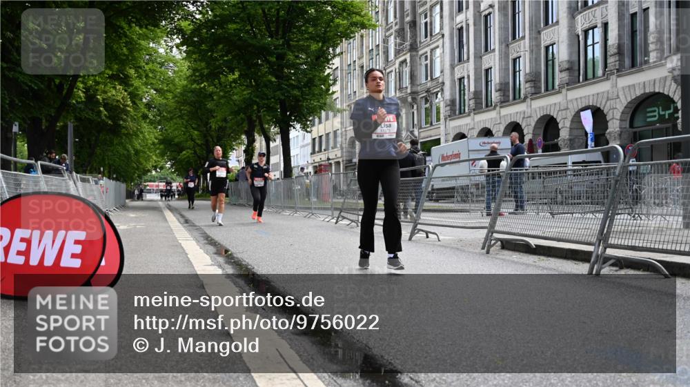 14.06.2026 - REWE Women's Run J. Mangold http://msf.ph/oto/9756022 14.06.2026 10:22:17 Ziel 10305, 10731, 11373 meine-sportfotos.de