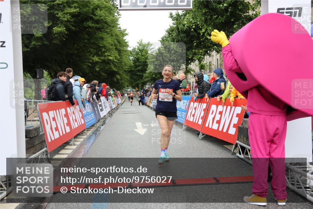14.06.2026 - REWE Women's Run Strokosch-Dieckow http://msf.ph/oto/9756027 14.06.2026 09:46:52 Ziel 10892, 11520 meine-sportfotos.de