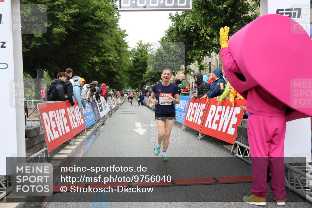 14.06.2026 - REWE Women's Run Strokosch-Dieckow http://msf.ph/oto/9756040 14.06.2026 09:46:52 Ziel 10892, 11520 meine-sportfotos.de