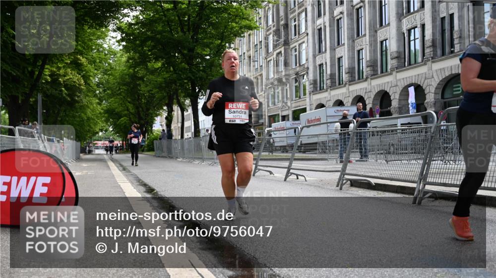 14.06.2026 - REWE Women's Run J. Mangold http://msf.ph/oto/9756047 14.06.2026 10:22:22 Ziel 10305, 10731, 11373 meine-sportfotos.de