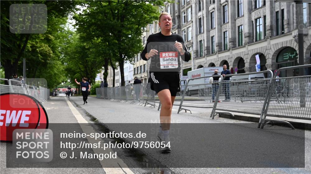 14.06.2026 - REWE Women's Run J. Mangold http://msf.ph/oto/9756054 14.06.2026 10:22:23 Ziel 10305, 10731 meine-sportfotos.de