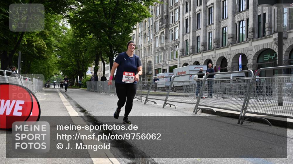 14.06.2026 - REWE Women's Run J. Mangold http://msf.ph/oto/9756062 14.06.2026 10:22:30 Ziel 10189 meine-sportfotos.de