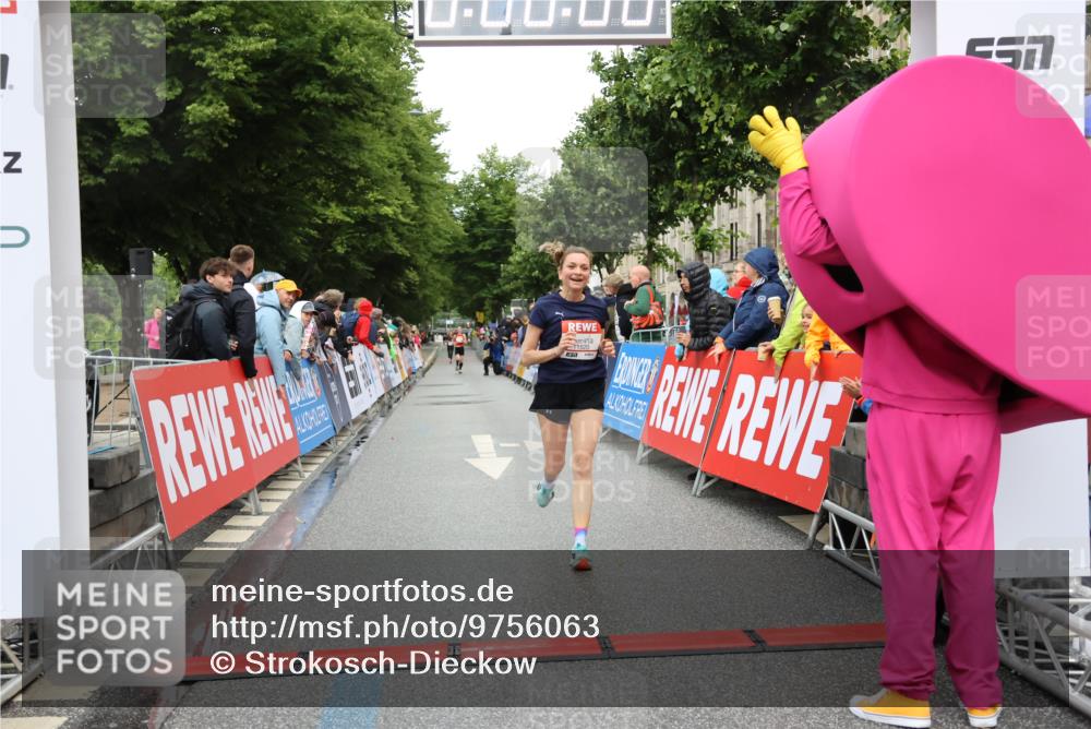 14.06.2026 - REWE Women's Run Strokosch-Dieckow http://msf.ph/oto/9756063 14.06.2026 09:46:52 Ziel 10892, 11520 meine-sportfotos.de