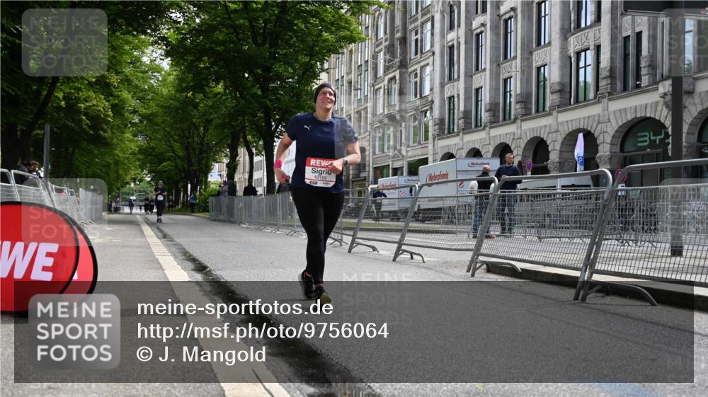 14.06.2026 - REWE Women's Run J. Mangold http://msf.ph/oto/9756064 14.06.2026 10:22:30 Ziel 10189 meine-sportfotos.de