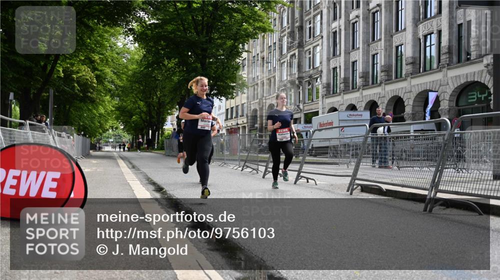 14.06.2026 - REWE Women's Run J. Mangold http://msf.ph/oto/9756103 14.06.2026 10:22:52 Ziel 10560, 10681, 10918, 11203 meine-sportfotos.de