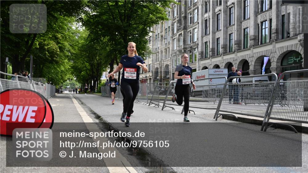 14.06.2026 - REWE Women's Run J. Mangold http://msf.ph/oto/9756105 14.06.2026 10:22:52 Ziel 10560, 10681, 10918, 11203 meine-sportfotos.de