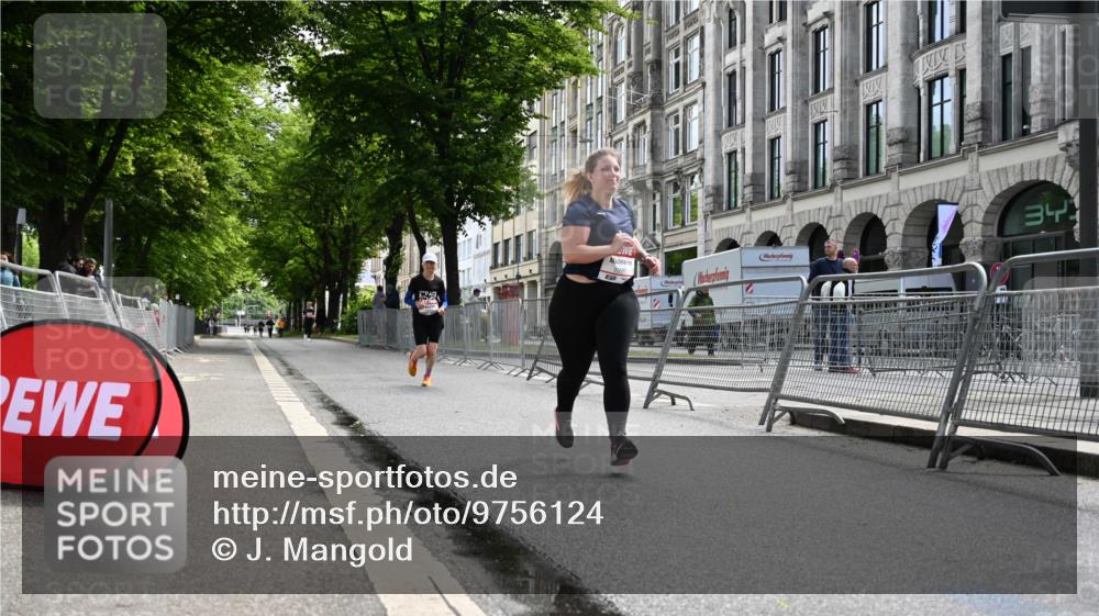 14.06.2026 - REWE Women's Run J. Mangold http://msf.ph/oto/9756124 14.06.2026 10:22:53 Ziel 10560, 10681, 10918, 11203 meine-sportfotos.de