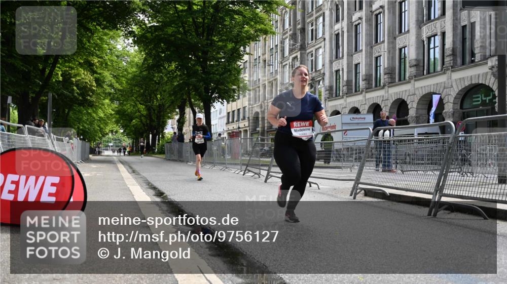 14.06.2026 - REWE Women's Run J. Mangold http://msf.ph/oto/9756127 14.06.2026 10:22:54 Ziel 10560, 10681, 10918, 11203 meine-sportfotos.de