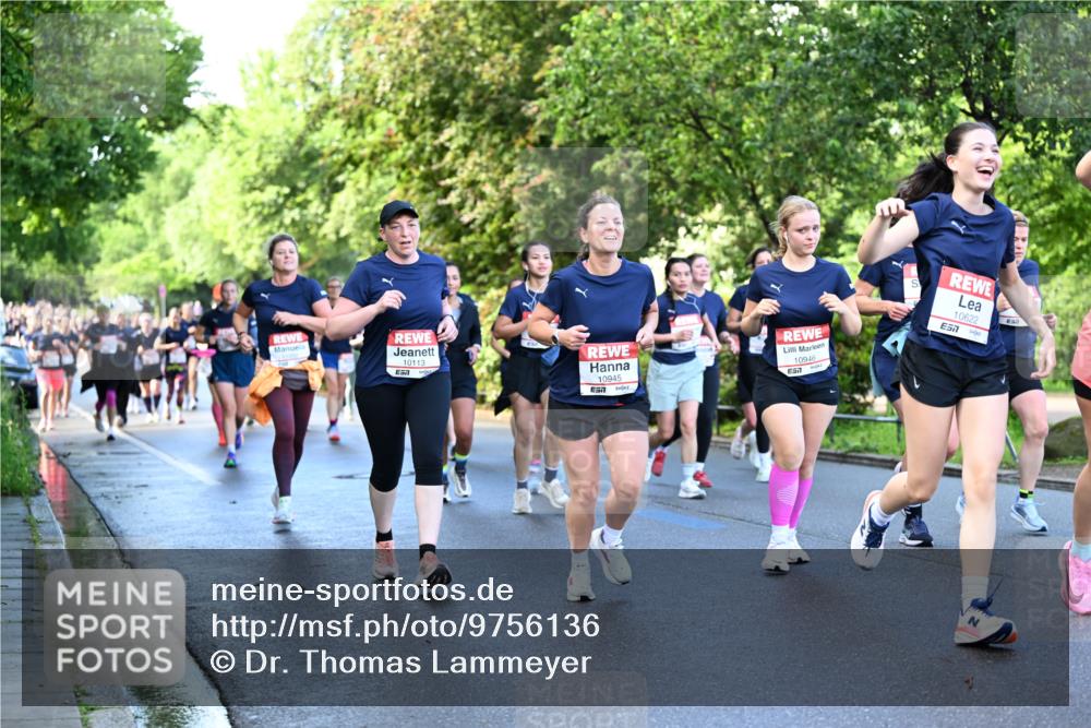 14.06.2026 - REWE Women's Run Dr. Thomas Lammeyer http://msf.ph/oto/9756136 14.06.2026 09:19:48 Laufen 10113, 7, 10945, 7, 10946, 10622, 7 meine-sportfotos.de
