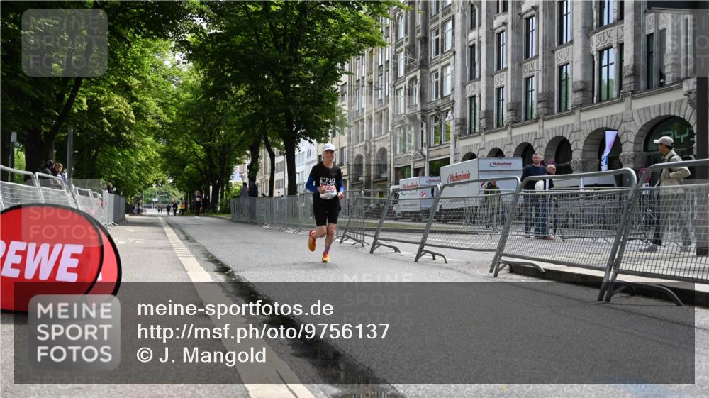 14.06.2026 - REWE Women's Run J. Mangold http://msf.ph/oto/9756137 14.06.2026 10:22:55 Ziel 10560, 10681, 10918, 11203 meine-sportfotos.de