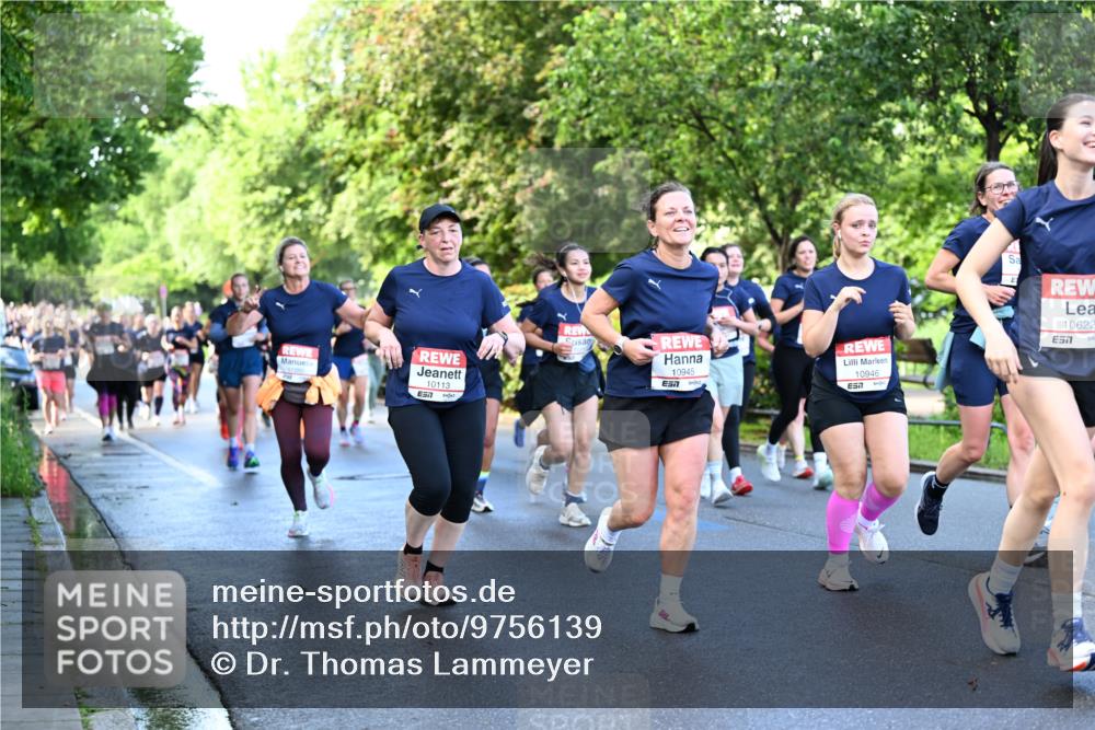14.06.2026 - REWE Women's Run Dr. Thomas Lammeyer http://msf.ph/oto/9756139 14.06.2026 09:19:48 Laufen 10113, 10945, 7, 10946, 7, 10622, 7 meine-sportfotos.de