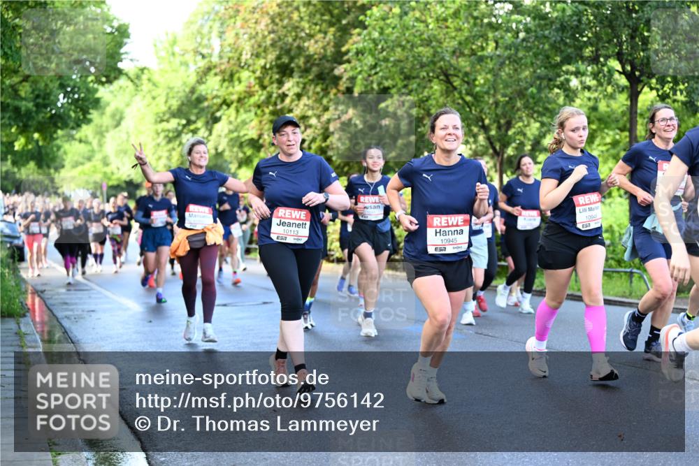 14.06.2026 - REWE Women's Run Dr. Thomas Lammeyer http://msf.ph/oto/9756142 14.06.2026 09:19:48 Laufen 10113, 7, 10945, 7, 10946 meine-sportfotos.de