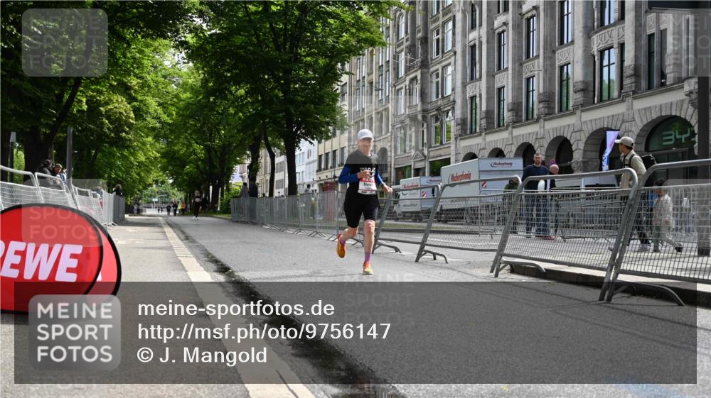 14.06.2026 - REWE Women's Run J. Mangold http://msf.ph/oto/9756147 14.06.2026 10:22:55 Ziel 10560, 10681, 10918, 11203 meine-sportfotos.de