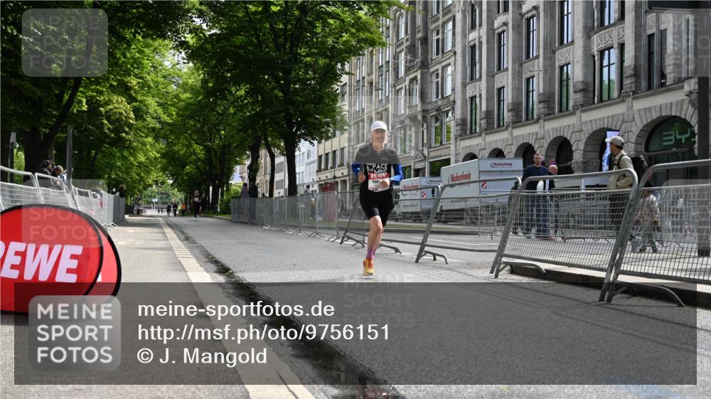 14.06.2026 - REWE Women's Run J. Mangold http://msf.ph/oto/9756151 14.06.2026 10:22:56 Ziel 10560, 10681, 10918, 11203 meine-sportfotos.de